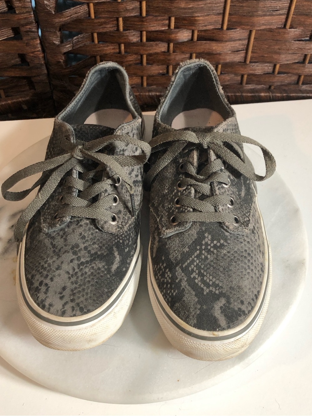 Women’s Van’s Off The Wall Gray Snake-Print Lace-Up Sneakers